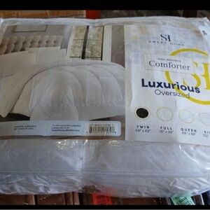 NEW Oversized Twin Comforter in White